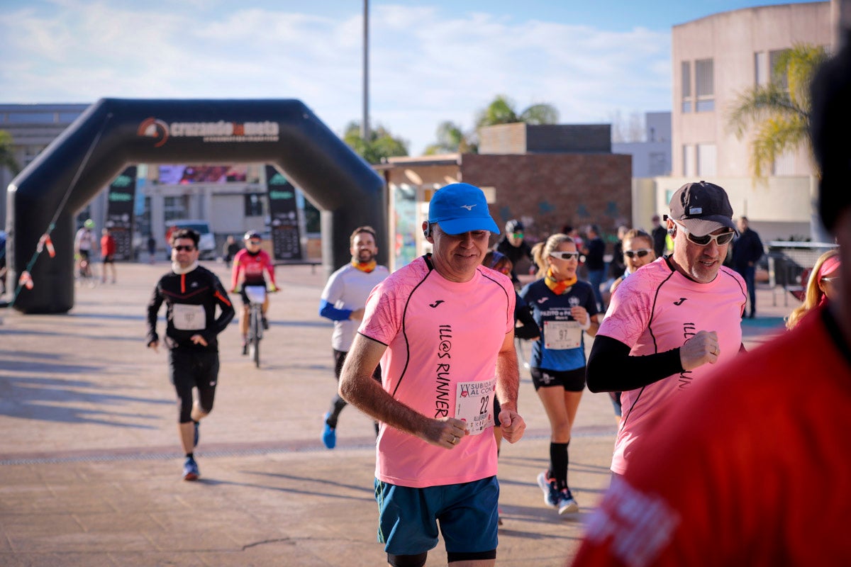 La XX Subida Pedestre al Conjuro arrancó a las 10 de la mañana, y los corredores tuvieron que enfrentarse a 17,8 kilometros en una mañana soleada