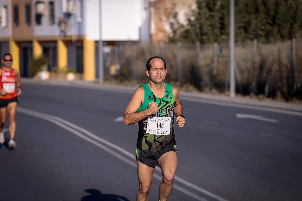 La XX Subida Pedestre al Conjuro arrancó a las 10 de la mañana, y los corredores tuvieron que enfrentarse a 17,8 kilometros en una mañana soleada