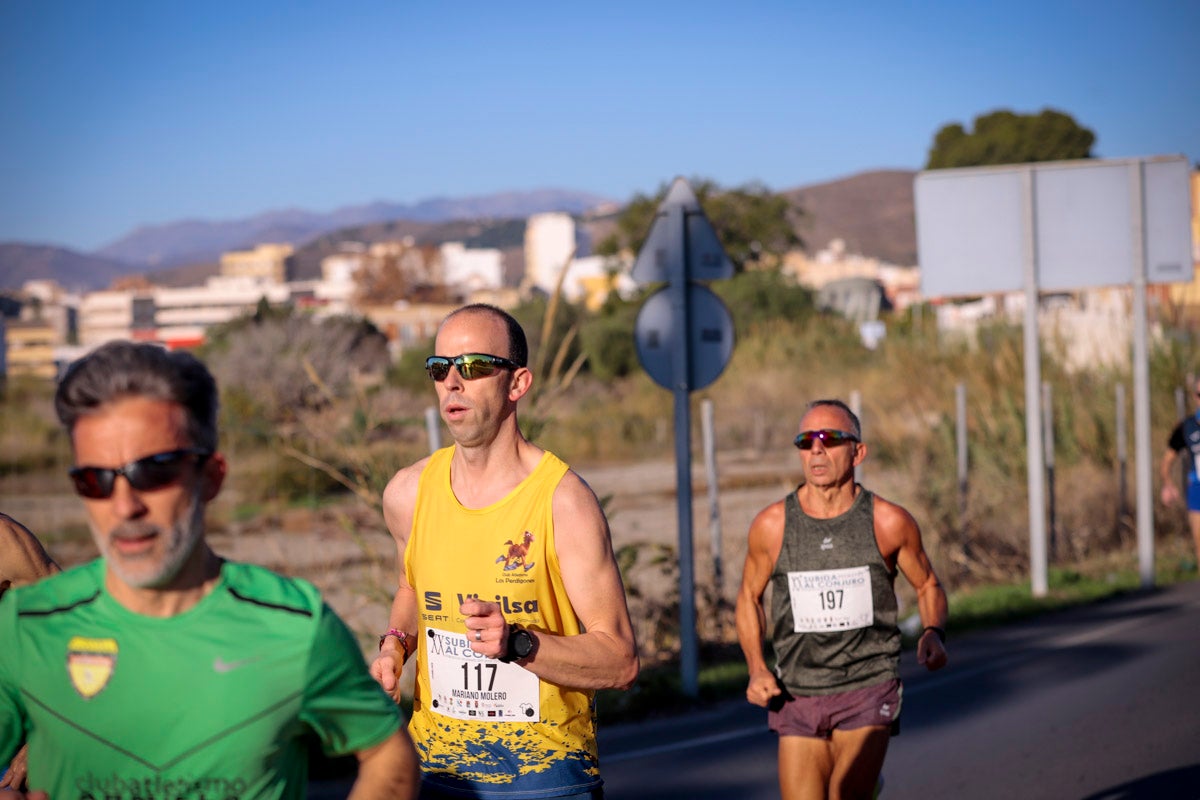 La XX Subida Pedestre al Conjuro arrancó a las 10 de la mañana, y los corredores tuvieron que enfrentarse a 17,8 kilometros en una mañana soleada