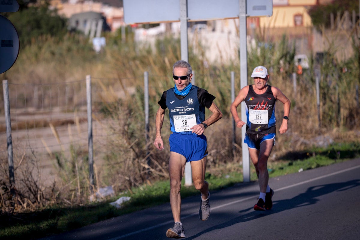 La XX Subida Pedestre al Conjuro arrancó a las 10 de la mañana, y los corredores tuvieron que enfrentarse a 17,8 kilometros en una mañana soleada