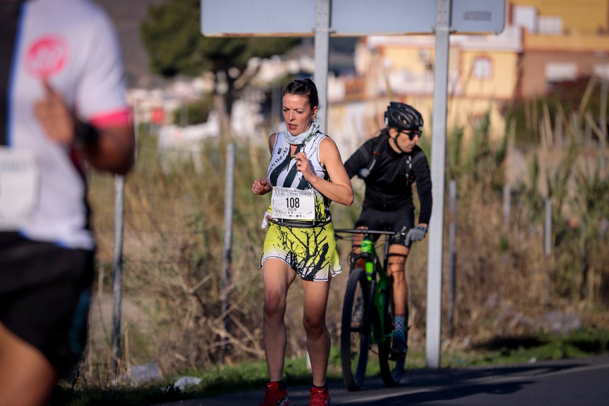 La XX Subida Pedestre al Conjuro arrancó a las 10 de la mañana, y los corredores tuvieron que enfrentarse a 17,8 kilometros en una mañana soleada