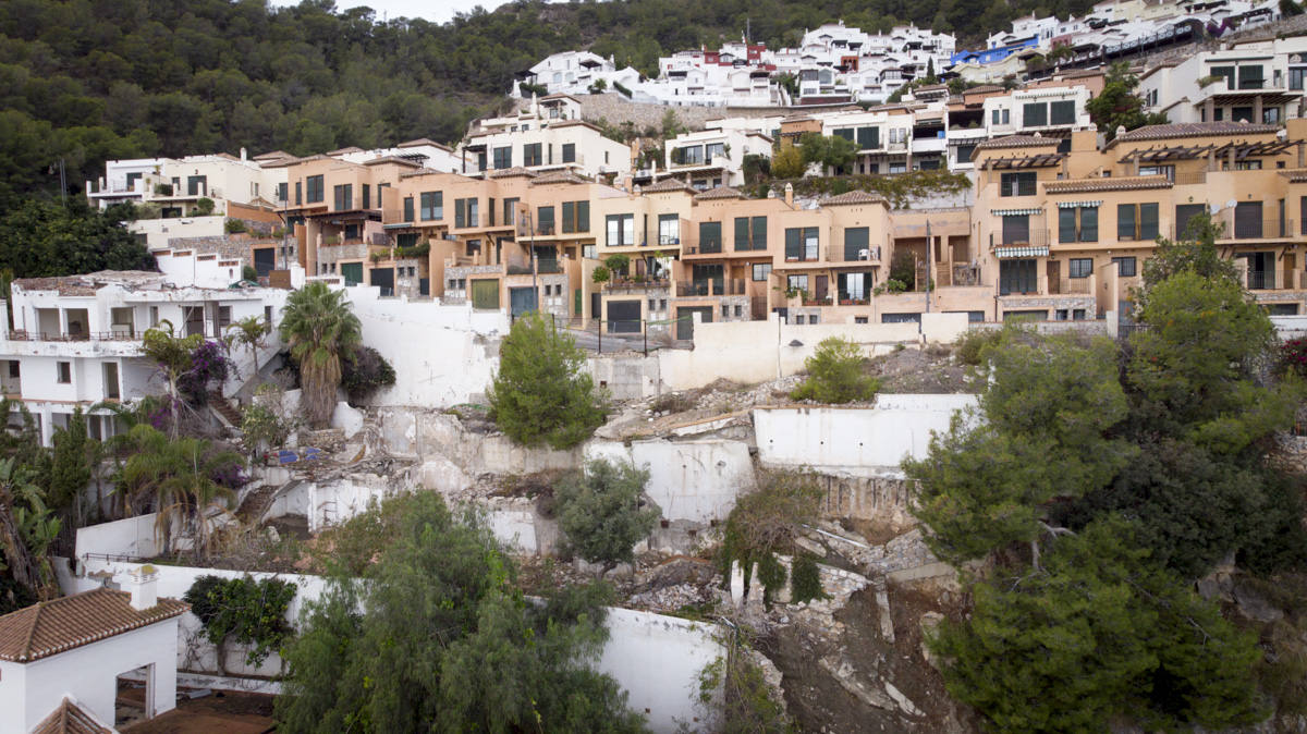 Los deslizamientos de tierra han dejado en estado ruinoso más de 100 casas 