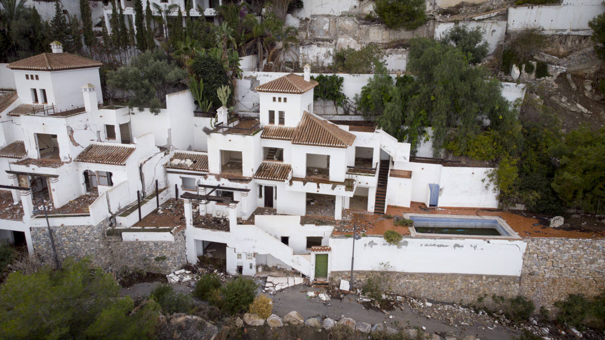 Los deslizamientos de tierra han dejado en estado ruinoso más de 100 casas 