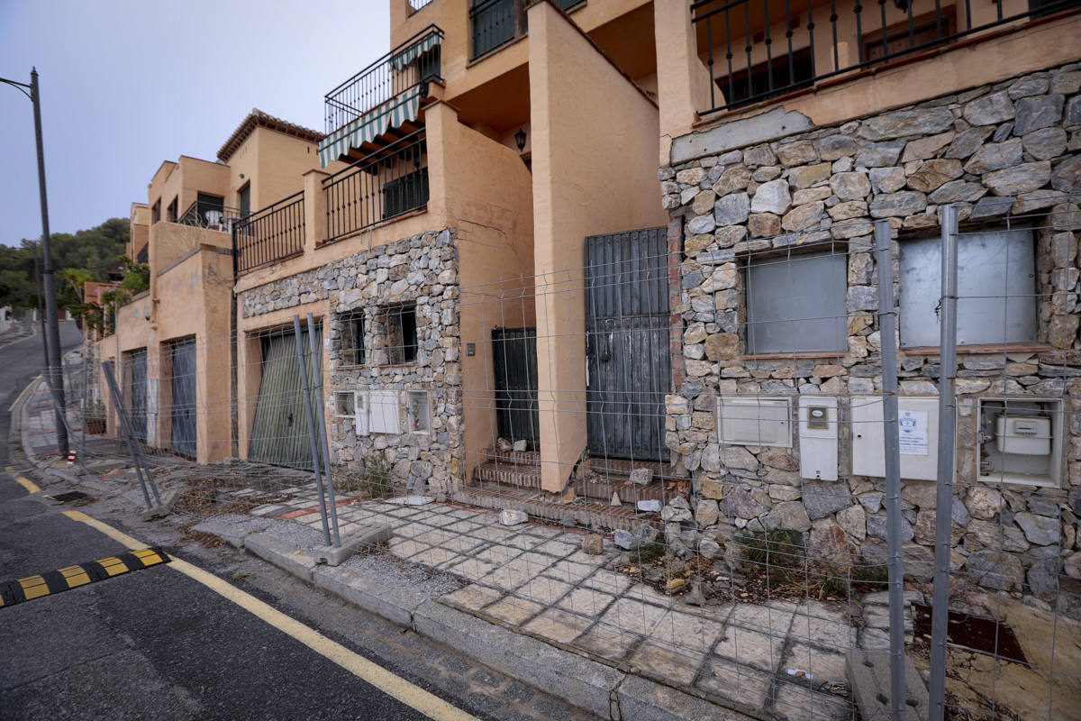 Los deslizamientos de tierra han dejado en estado ruinoso más de 100 casas 