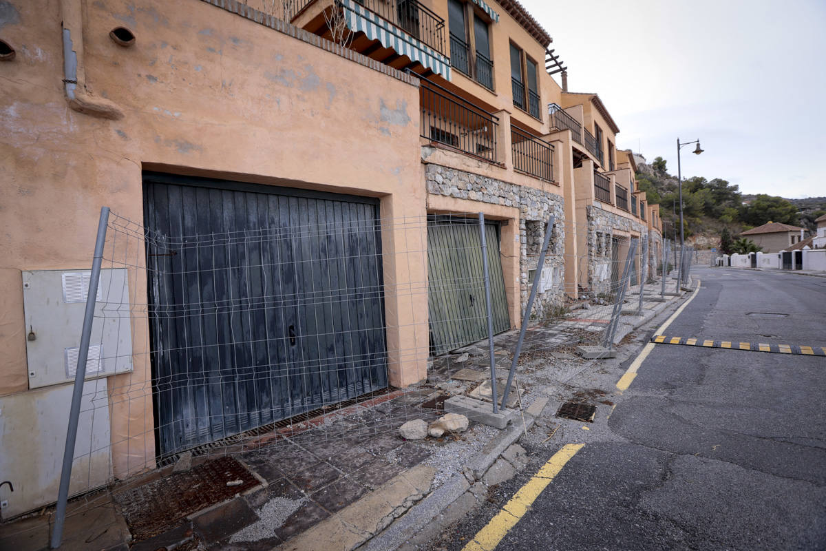 Los deslizamientos de tierra han dejado en estado ruinoso más de 100 casas 