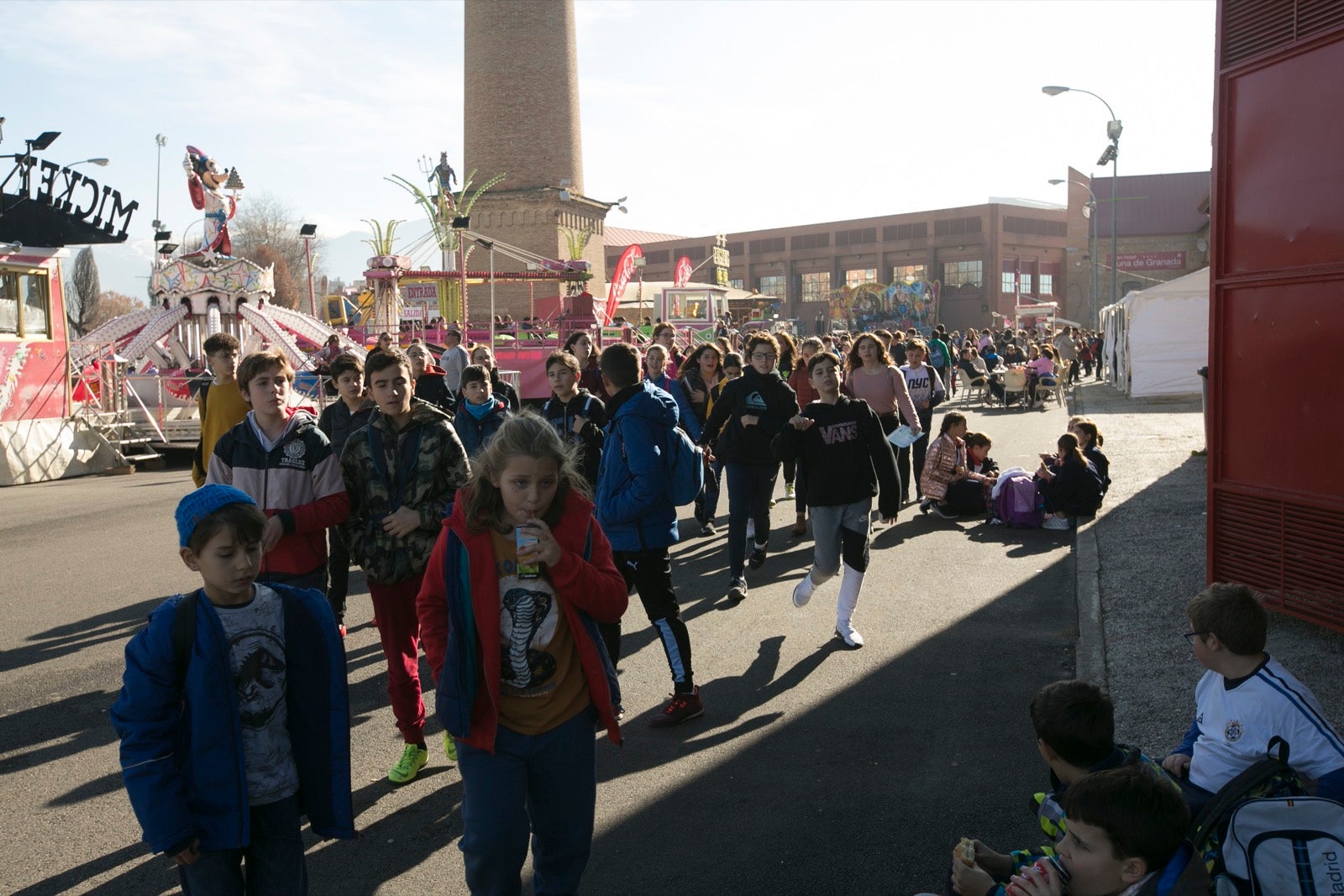 Juveándalus, la feria de la infancia y la juventud, ha iniciado ya una nueva edición en la que cumple 34 años. Desde el día 17 de diciembre hasta el 4 de enero las puertas de Juveándalus estarán abiertas 