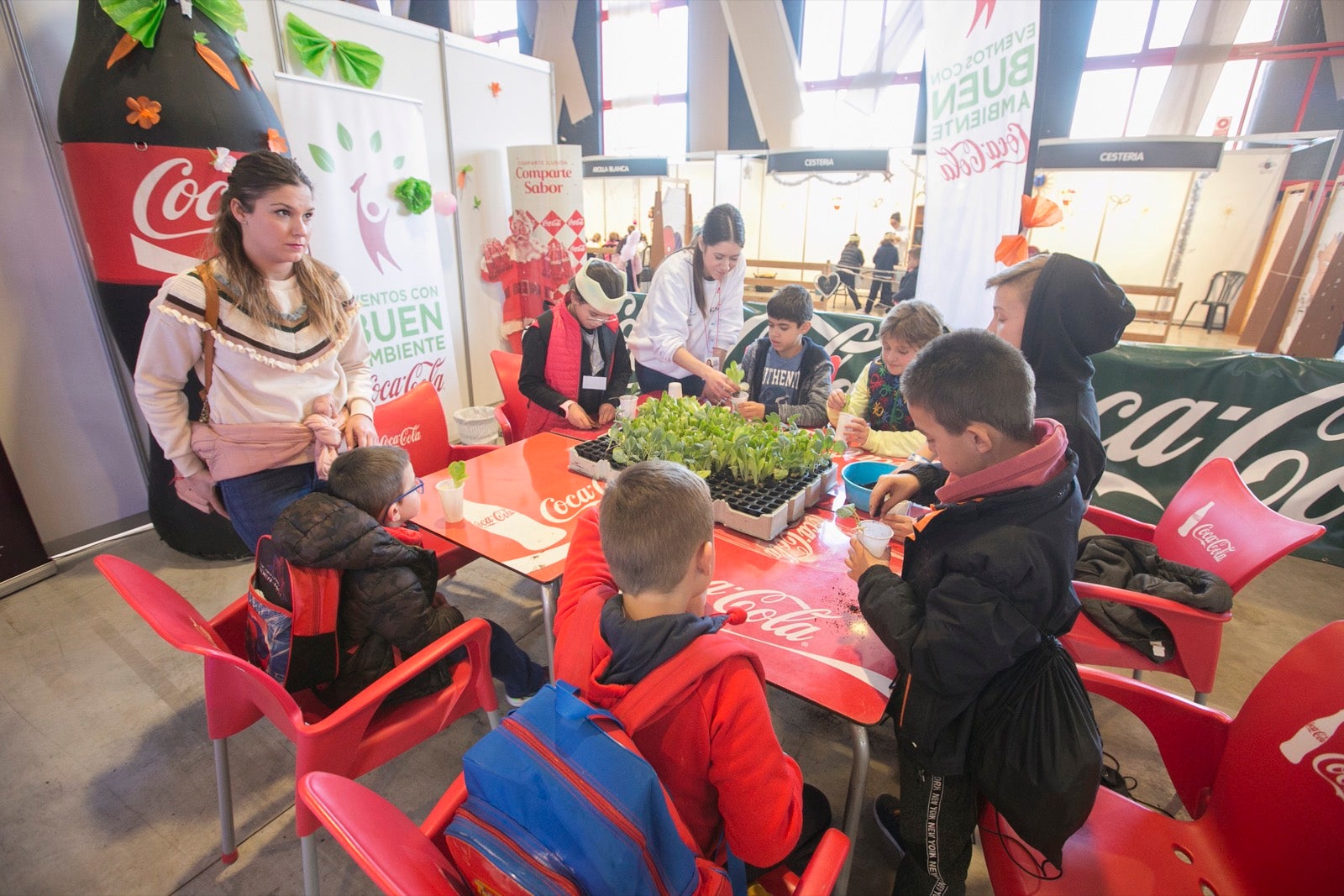 Juveándalus, la feria de la infancia y la juventud, ha iniciado ya una nueva edición en la que cumple 34 años. Desde el día 17 de diciembre hasta el 4 de enero las puertas de Juveándalus estarán abiertas 