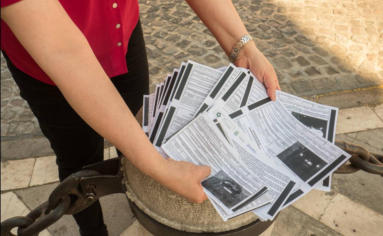 Tribunales Granada | Perdonan 19 multas a una vecina del Albaicín porque el permiso que le dieron para circular estaba mal escrito