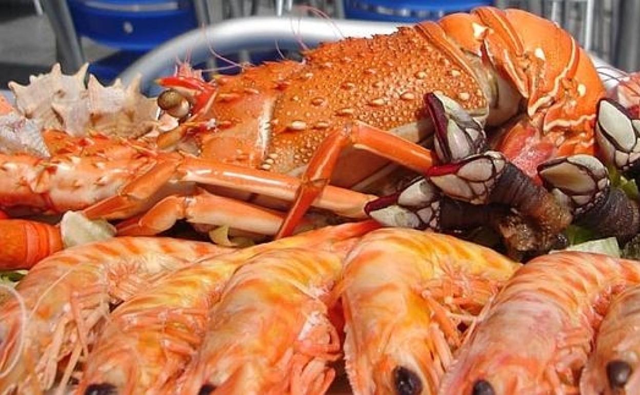 Alerta por las cabezas de las gambas: Un profesor de nutrición de la UGR matiza el aviso sobre el peligro de consumir marisco