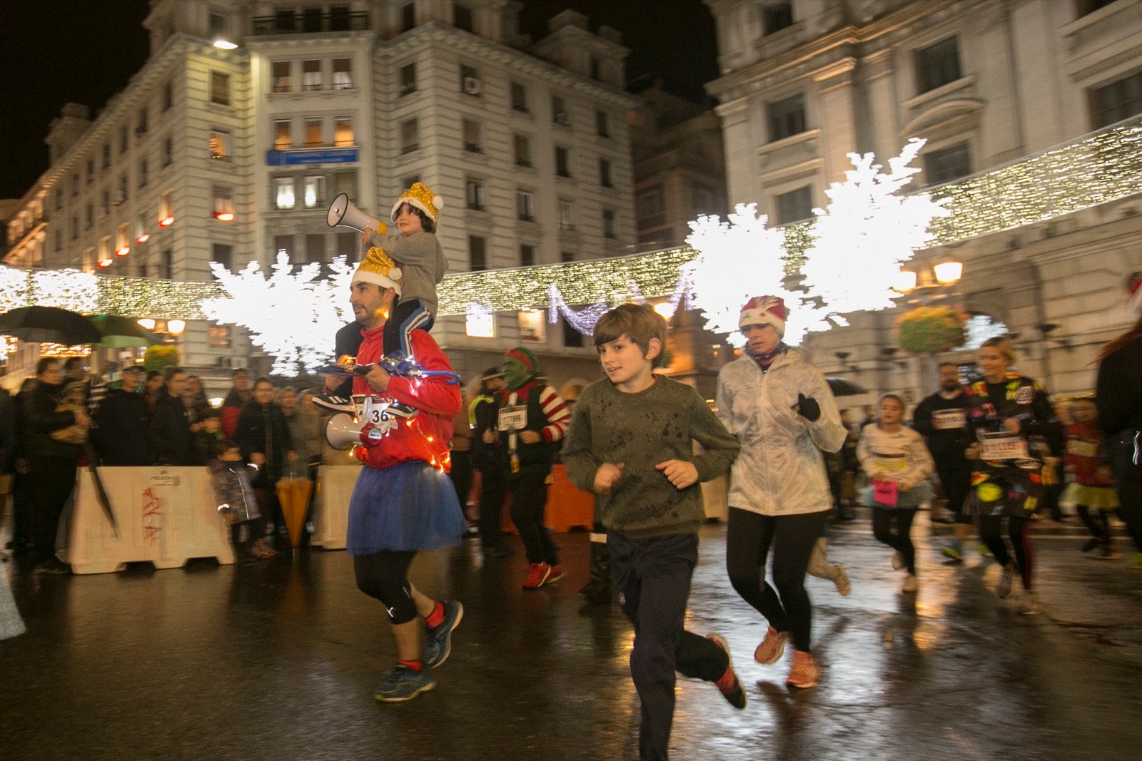 La 28° edición volvió a llenar de color las calles de la capital con sus tradicionales disfraces y sus casi dos mil corredores