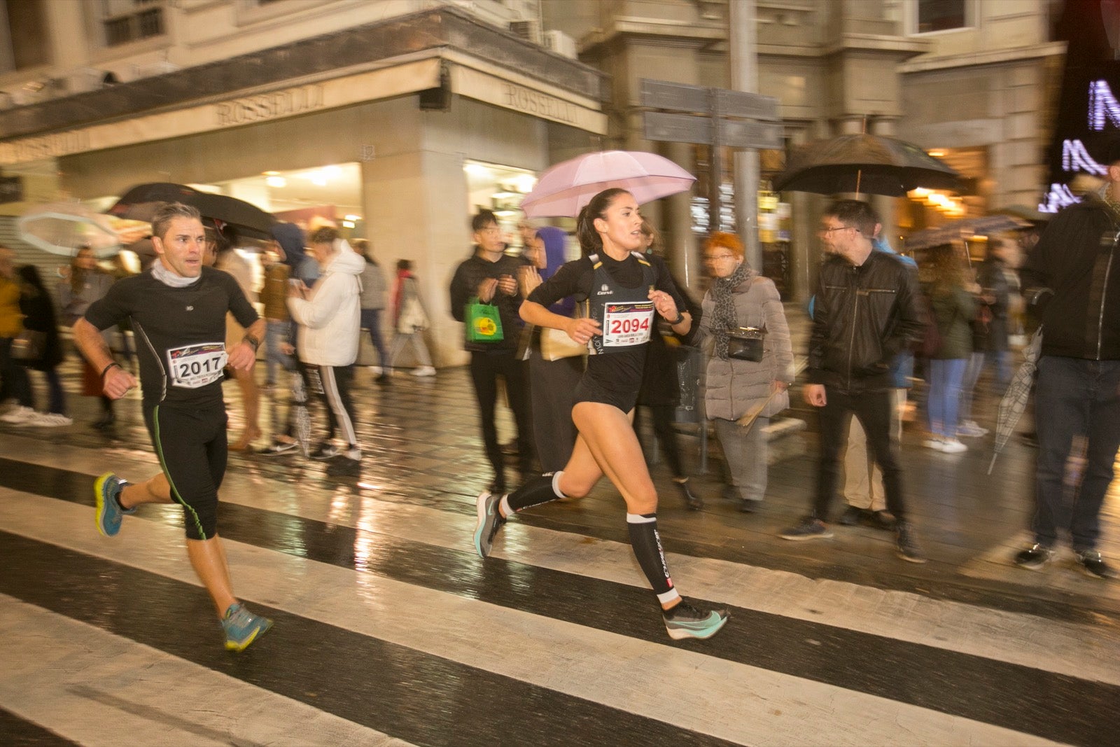 La 28° edición volvió a llenar de color las calles de la capital con sus tradicionales disfraces y sus casi dos mil corredores