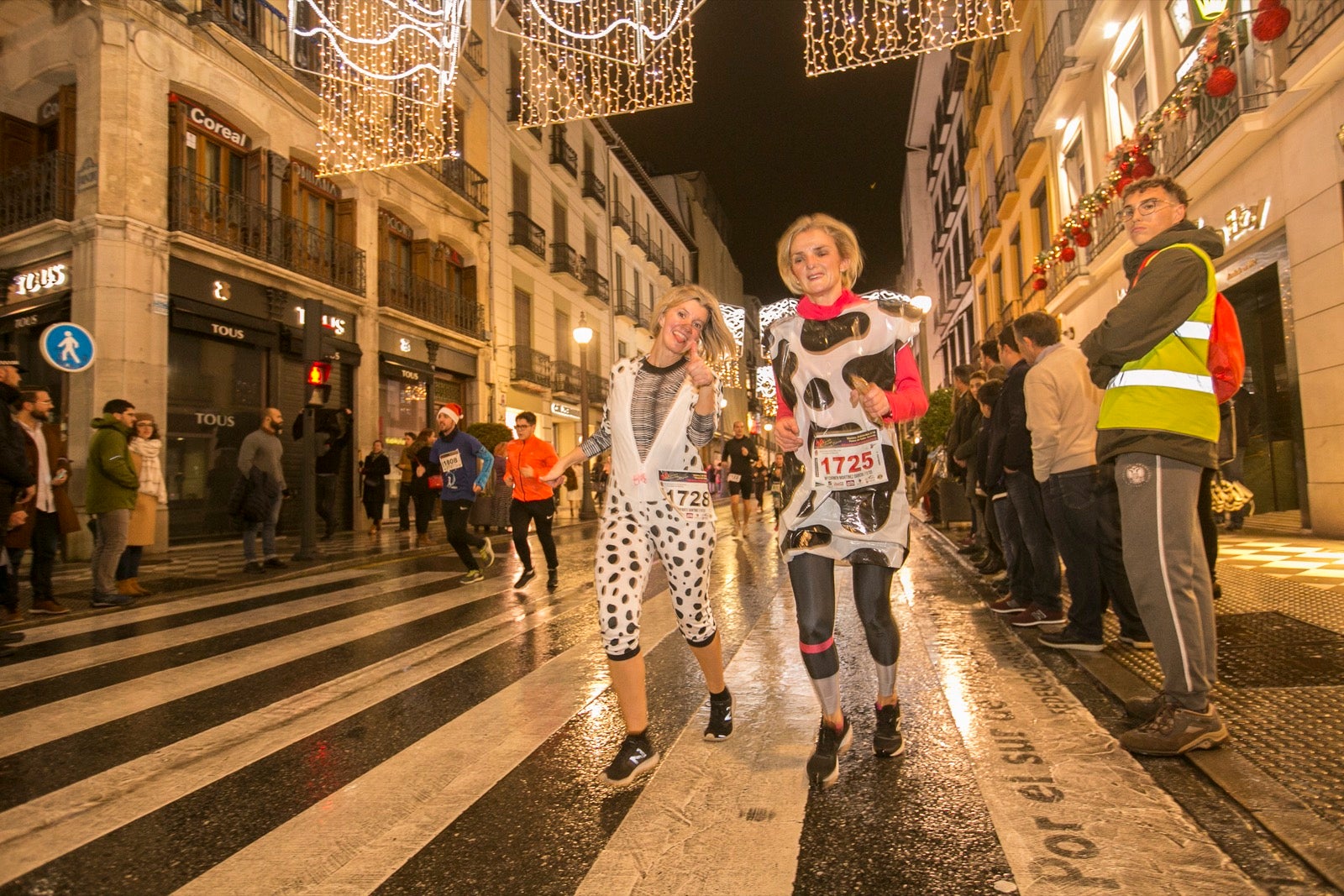 La 28° edición volvió a llenar de color las calles de la capital con sus tradicionales disfraces y sus casi dos mil corredores