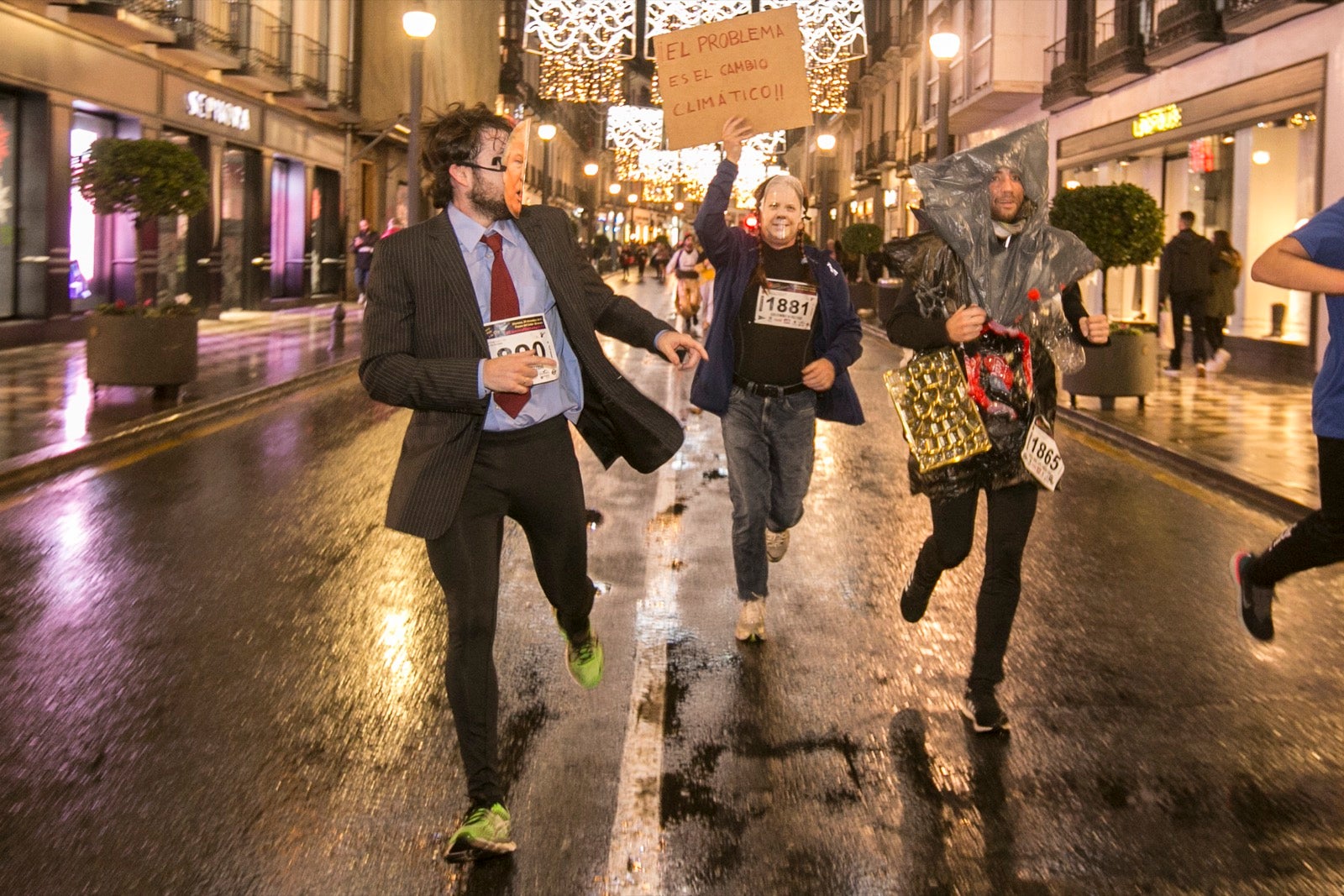 La 28° edición volvió a llenar de color las calles de la capital con sus tradicionales disfraces y sus casi dos mil corredores