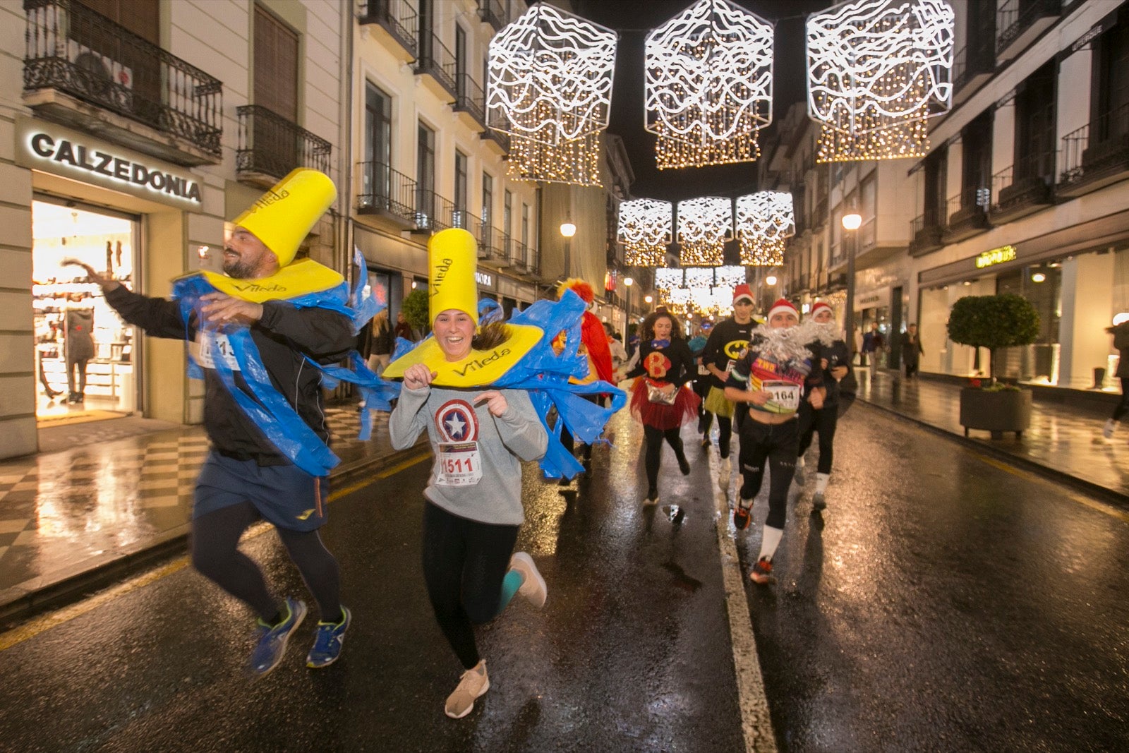 La 28° edición volvió a llenar de color las calles de la capital con sus tradicionales disfraces y sus casi dos mil corredores