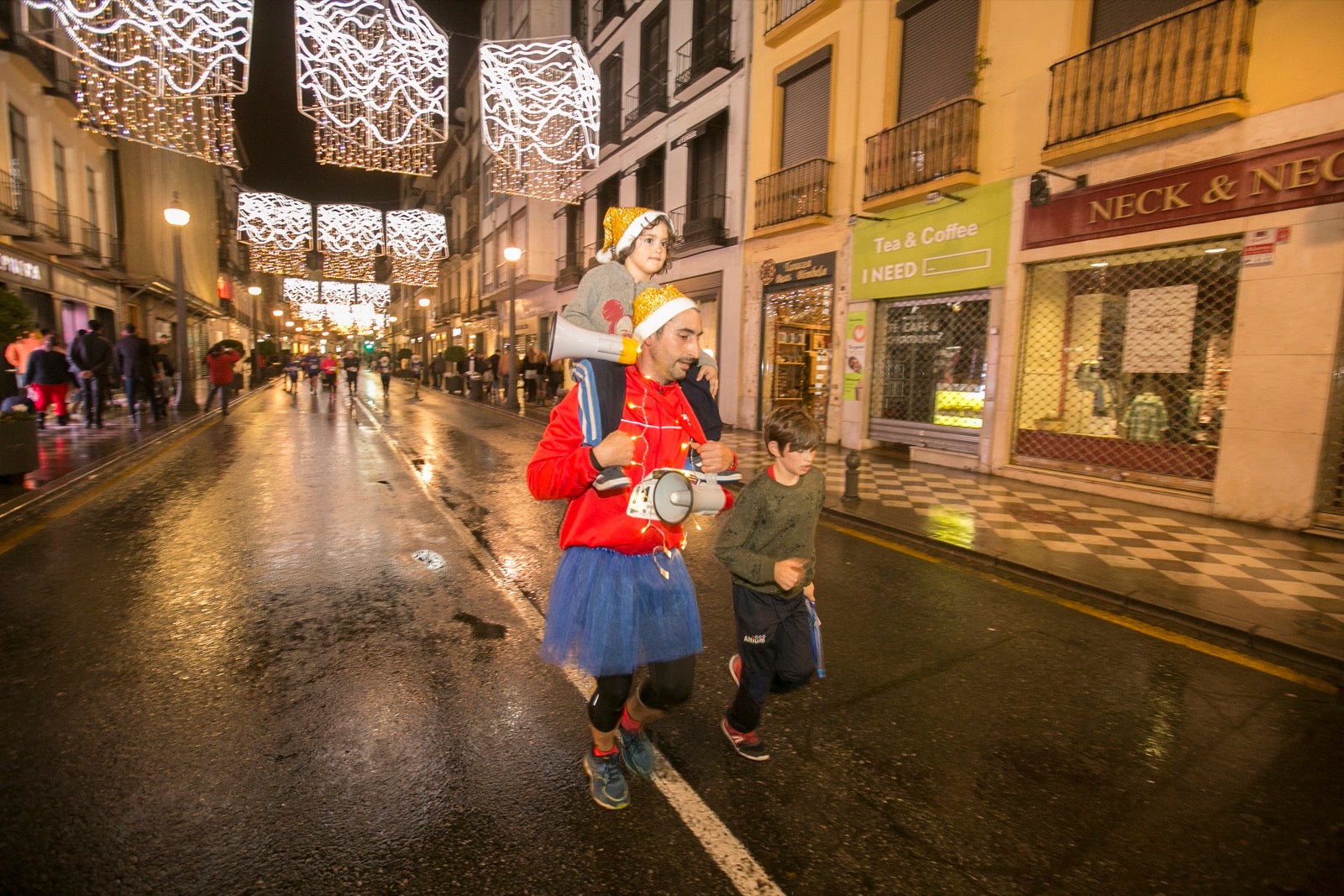 La 28° edición volvió a llenar de color las calles de la capital con sus tradicionales disfraces y sus casi dos mil corredores