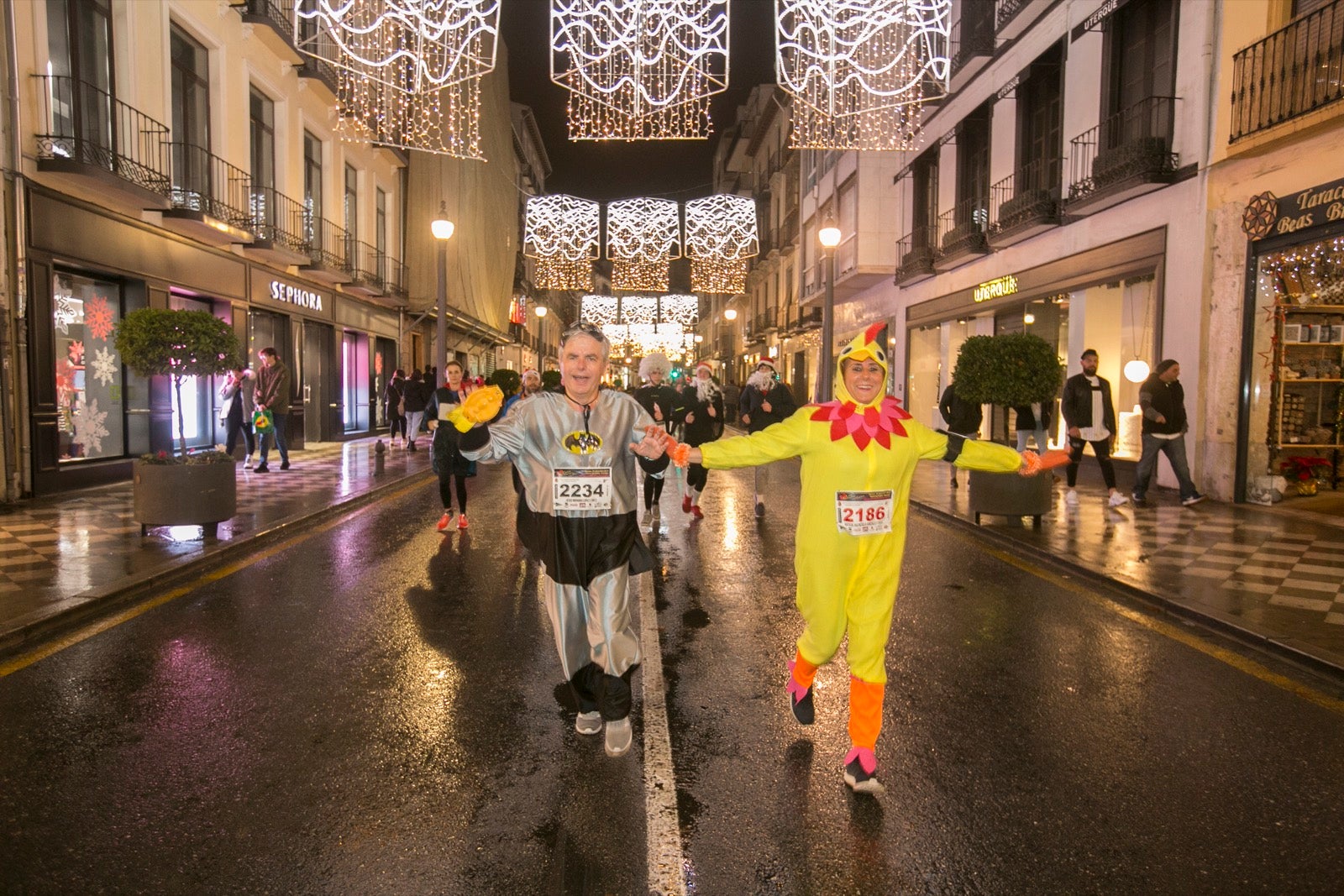 La 28° edición volvió a llenar de color las calles de la capital con sus tradicionales disfraces y sus casi dos mil corredores