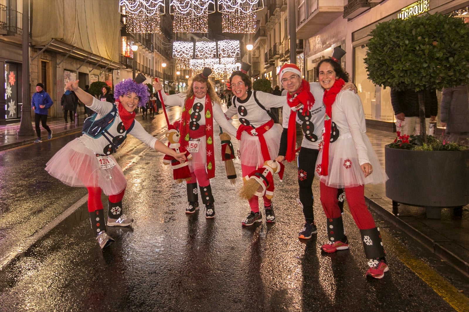 La 28° edición volvió a llenar de color las calles de la capital con sus tradicionales disfraces y sus casi dos mil corredores