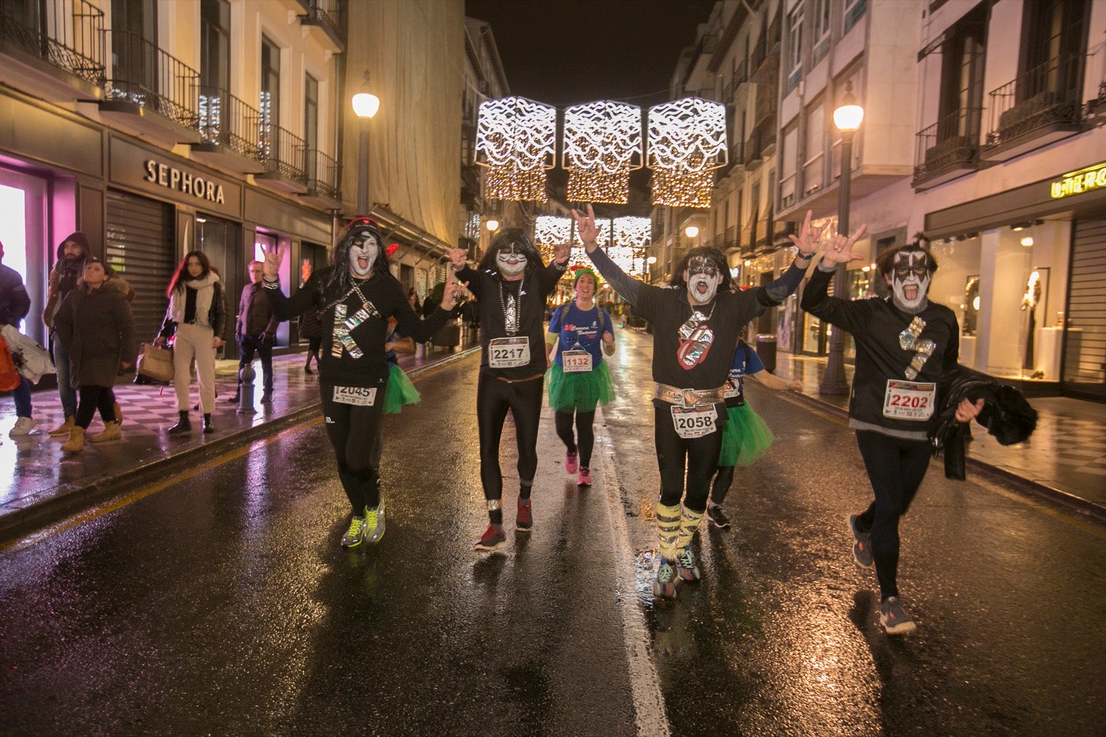 La 28° edición volvió a llenar de color las calles de la capital con sus tradicionales disfraces y sus casi dos mil corredores