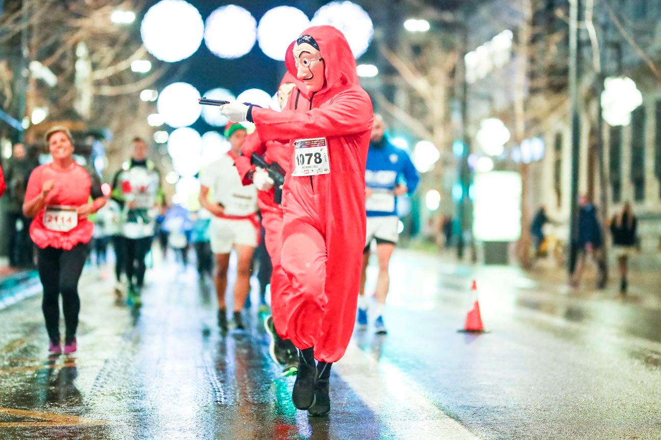 La 28° edición volvió a llenar de color las calles de la capital con sus tradicionales disfraces y sus casi dos mil corredores