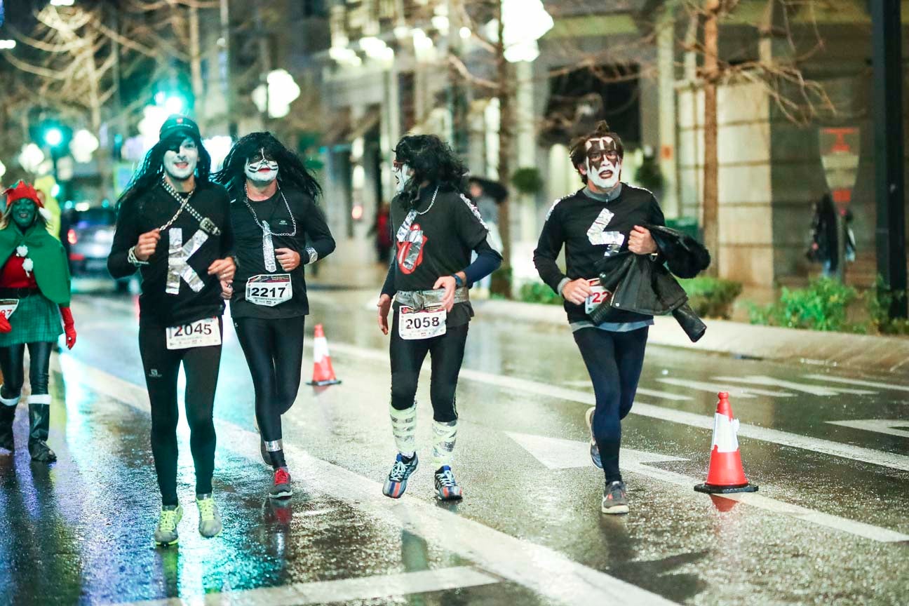 La 28° edición volvió a llenar de color las calles de la capital con sus tradicionales disfraces y sus casi dos mil corredores