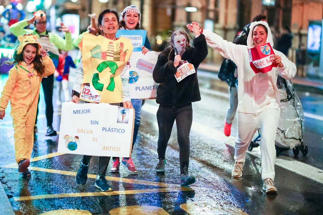 La 28° edición volvió a llenar de color las calles de la capital con sus tradicionales disfraces y sus casi dos mil corredores