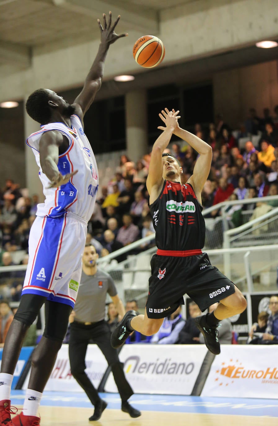 Jugada del partido del Covirán en Alicante
