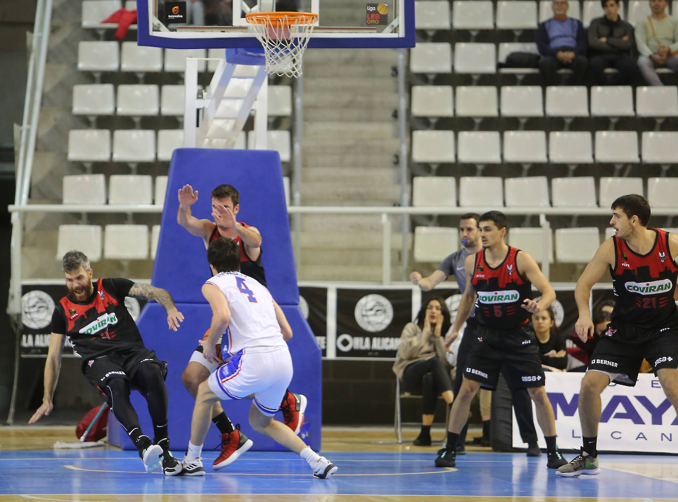 Jugada del partido del Covirán en Alicante