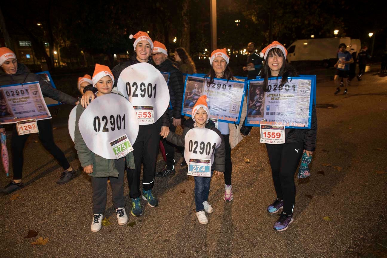 Mucho colorido para festejar el inicio de la Navidad, aunque algunos disfraces no sean muy cómodos para correr