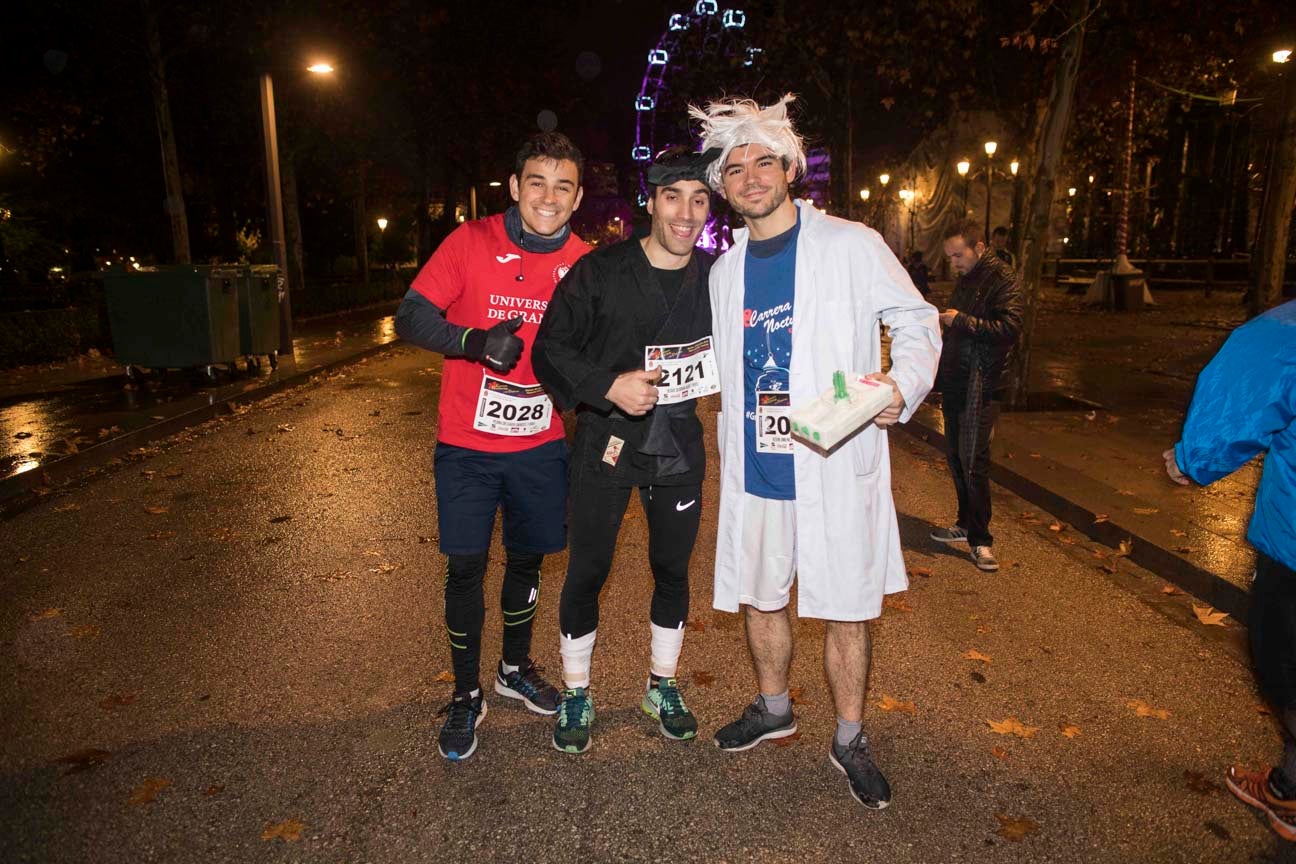 Mucho colorido para festejar el inicio de la Navidad, aunque algunos disfraces no sean muy cómodos para correr