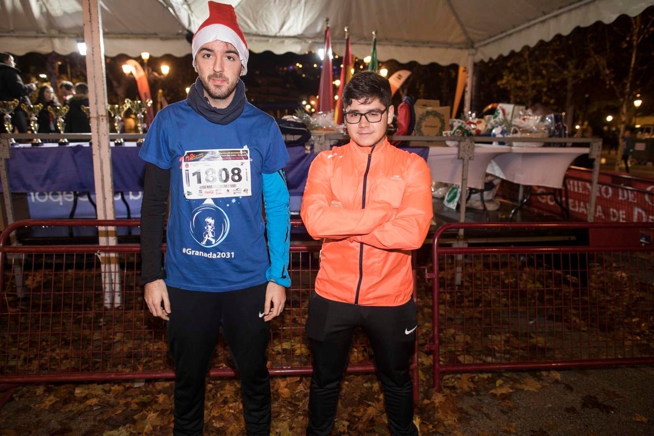 Mucho colorido para festejar el inicio de la Navidad, aunque algunos disfraces no sean muy cómodos para correr