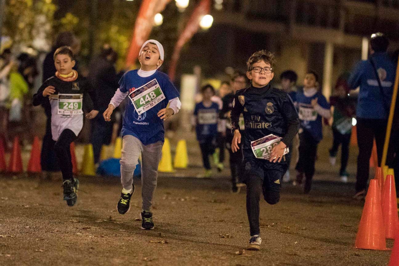 Ni el mal tiempo ni el frío han impedido que decenas de niños hayan partido en las carreras de las distintas categorías de esta tradicional carrera navideña