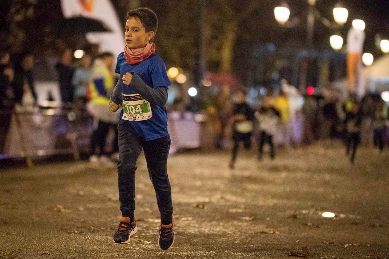 Ni el mal tiempo ni el frío han impedido que decenas de niños hayan partido en las carreras de las distintas categorías de esta tradicional carrera navideña