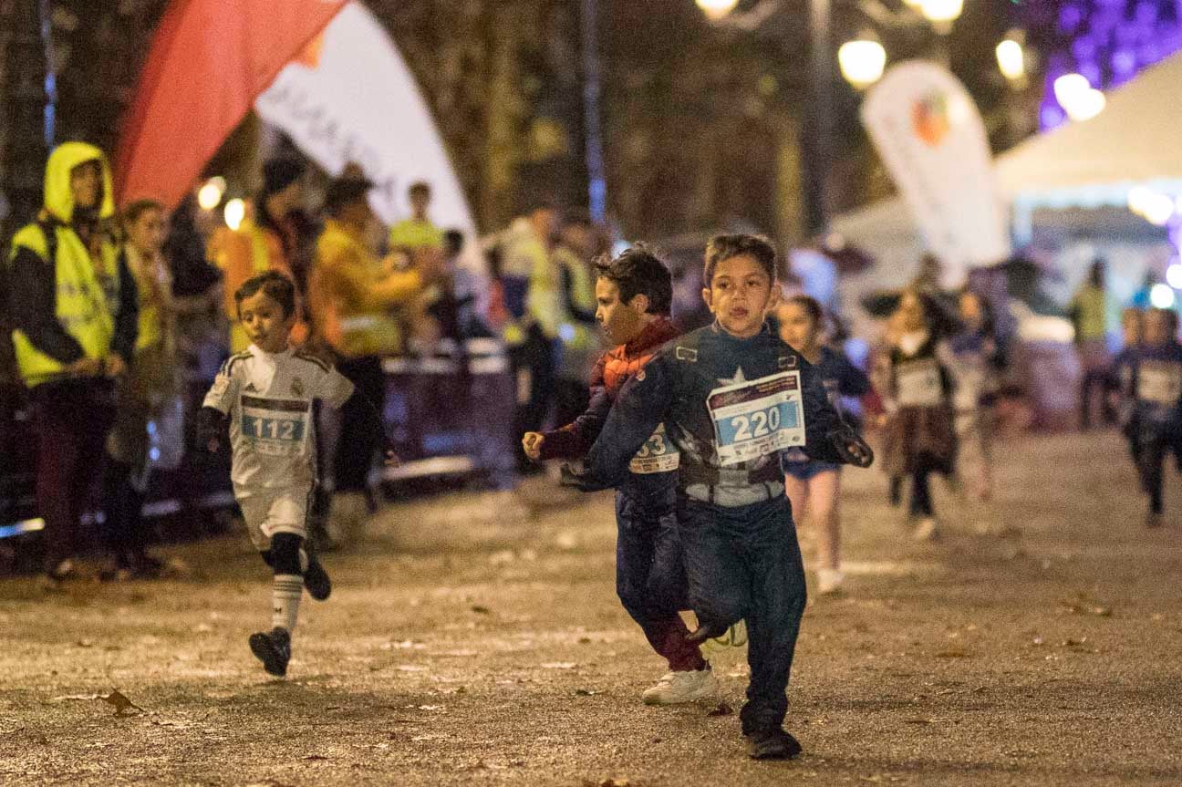 Ni el mal tiempo ni el frío han impedido que decenas de niños hayan partido en las carreras de las distintas categorías de esta tradicional carrera navideña