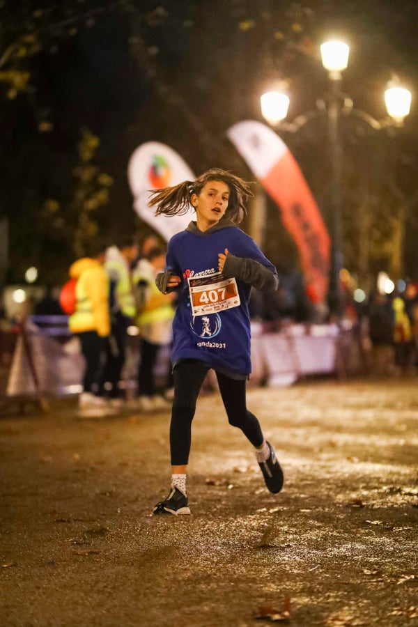 Ni el mal tiempo ni el frío han impedido que decenas de niños hayan partido en las carreras de las distintas categorías de esta tradicional carrera navideña