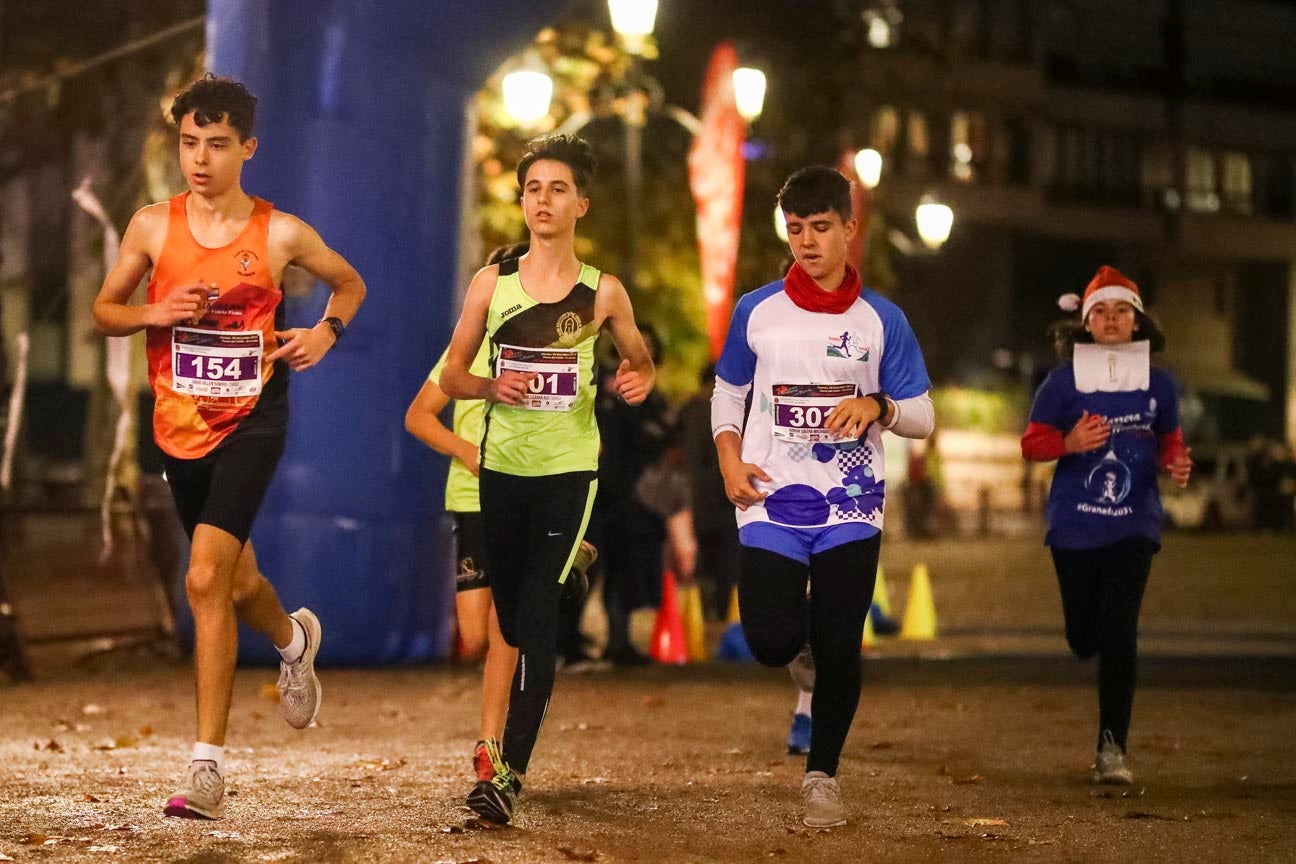 Ni el mal tiempo ni el frío han impedido que decenas de niños hayan partido en las carreras de las distintas categorías de esta tradicional carrera navideña