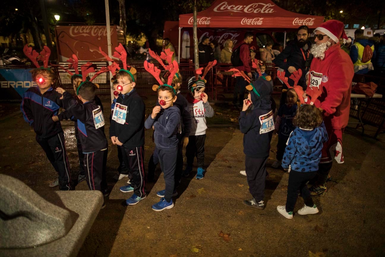 Ni el mal tiempo ni el frío han impedido que decenas de niños hayan partido en las carreras de las distintas categorías de esta tradicional carrera navideña