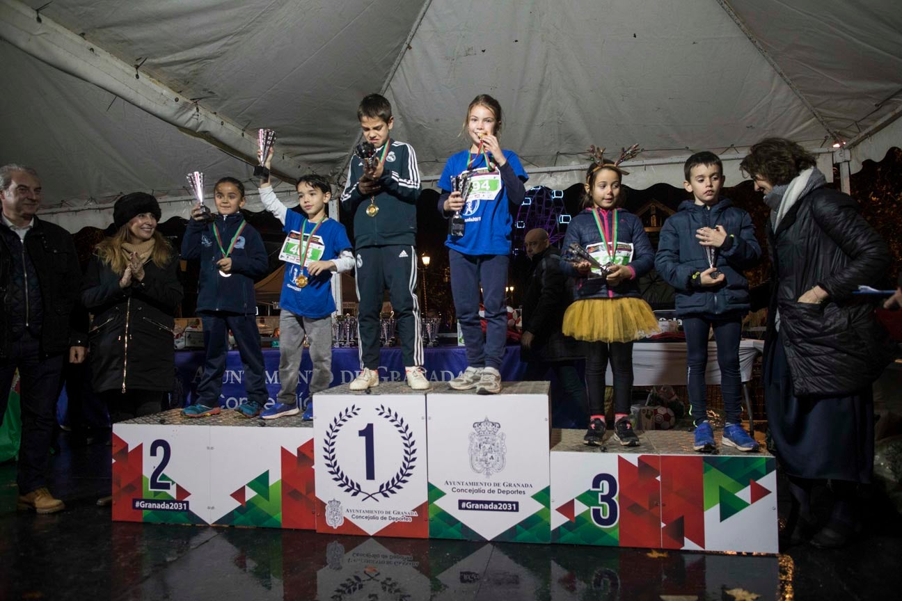 Ni el mal tiempo ni el frío han impedido que decenas de niños hayan partido en las carreras de las distintas categorías de esta tradicional carrera navideña