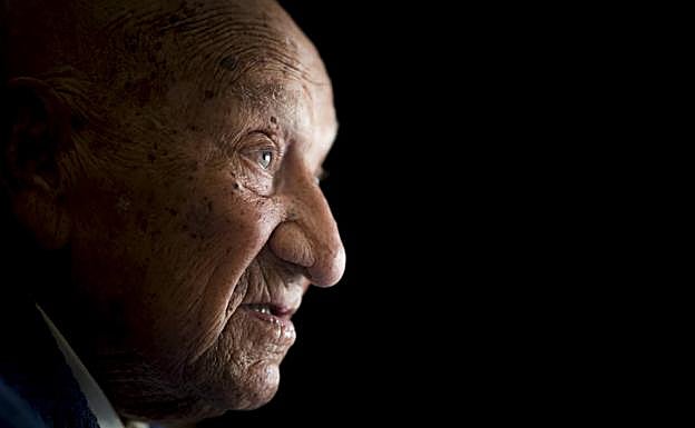 Pepe Díaz mantiene a su edad una memoria ordenada y privilegiada.