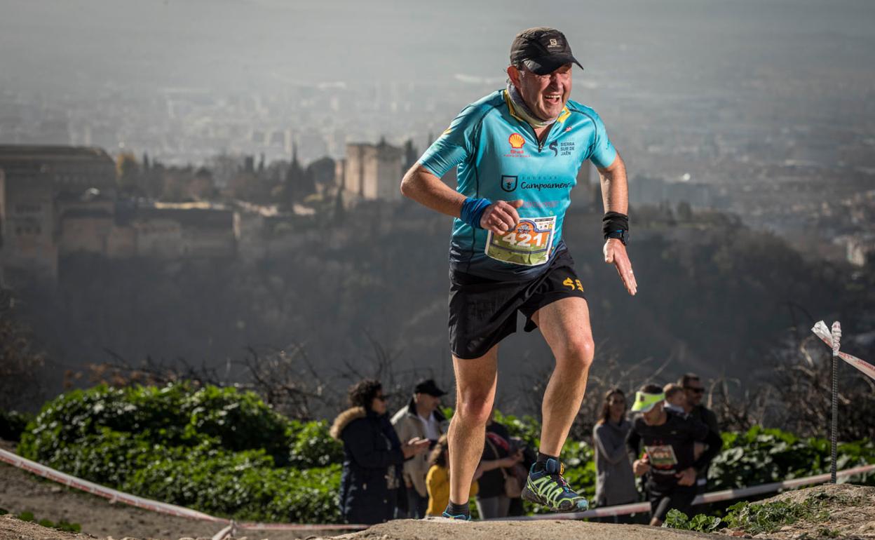 Dura carrera en Granada este domingo con la San Silvestre montañera.