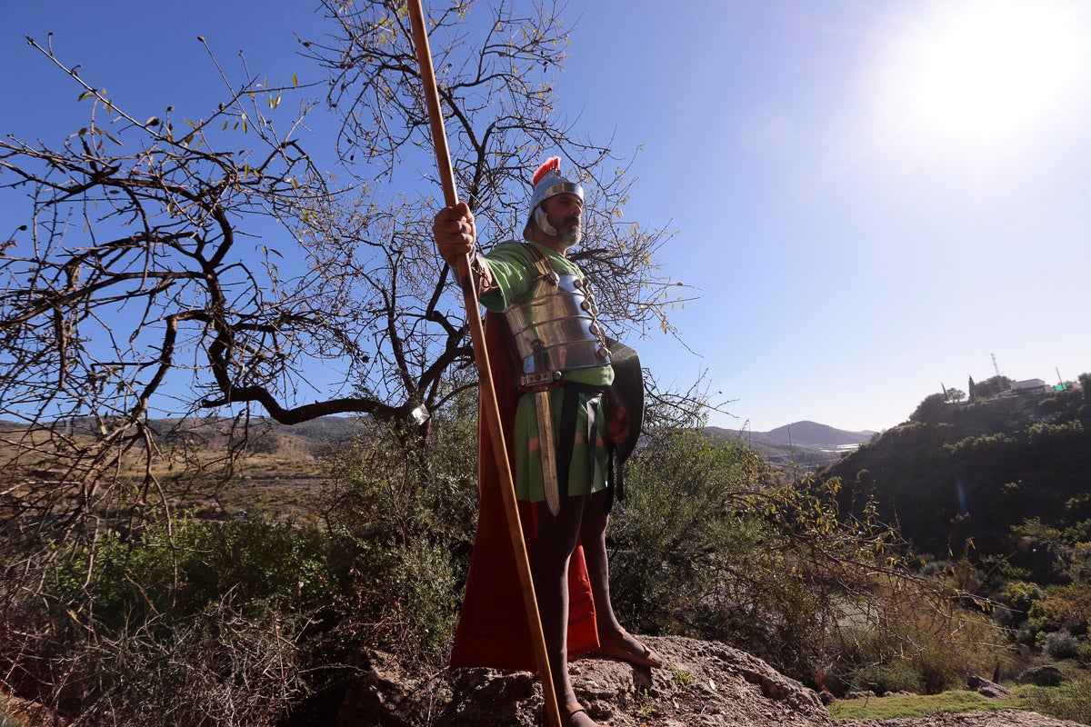 Cientos de personas se han acercado hoy, un año más, a disfrutar del espectacular Belén viviente de Los Tablones