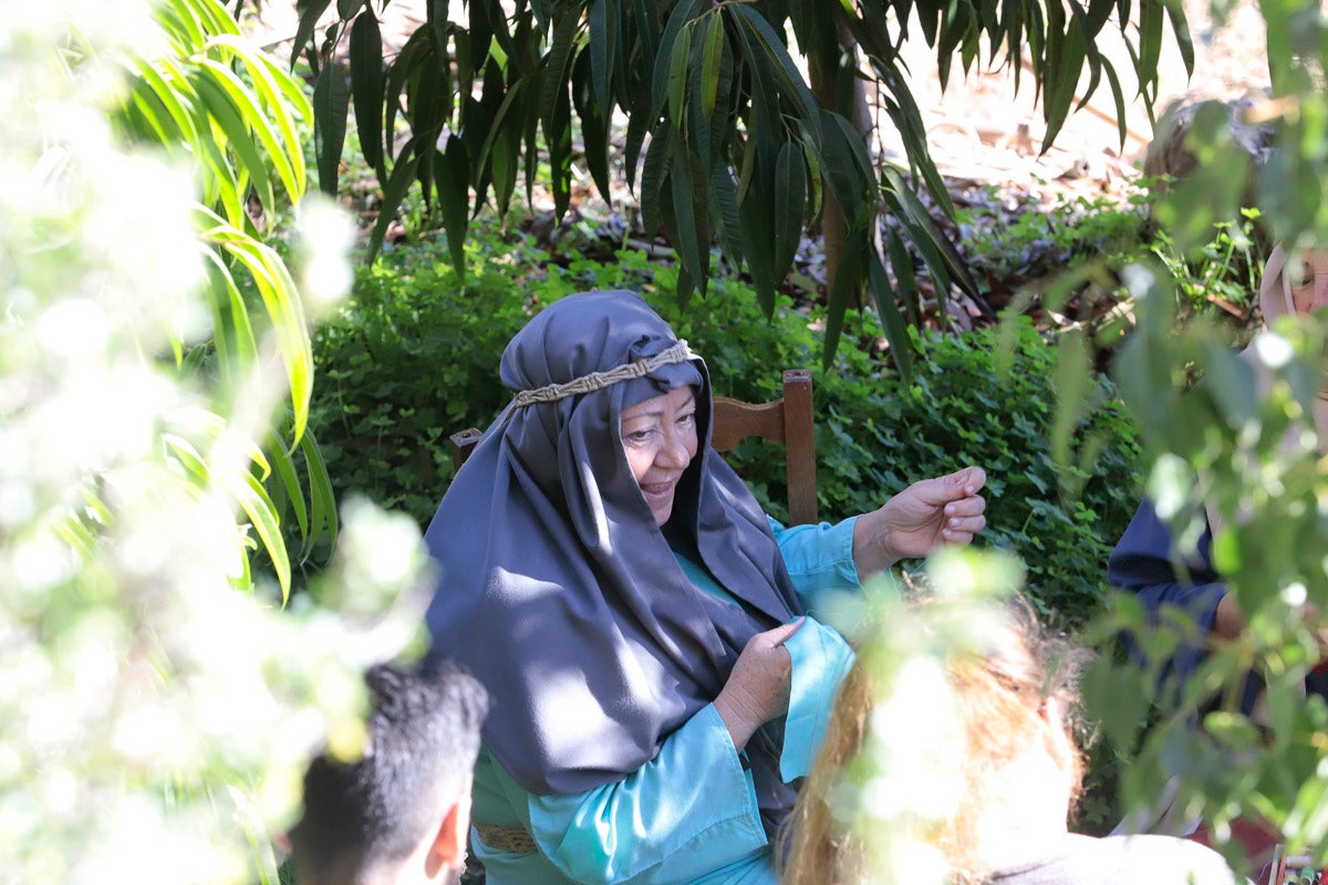 Cientos de personas se han acercado hoy, un año más, a disfrutar del espectacular Belén viviente de Los Tablones
