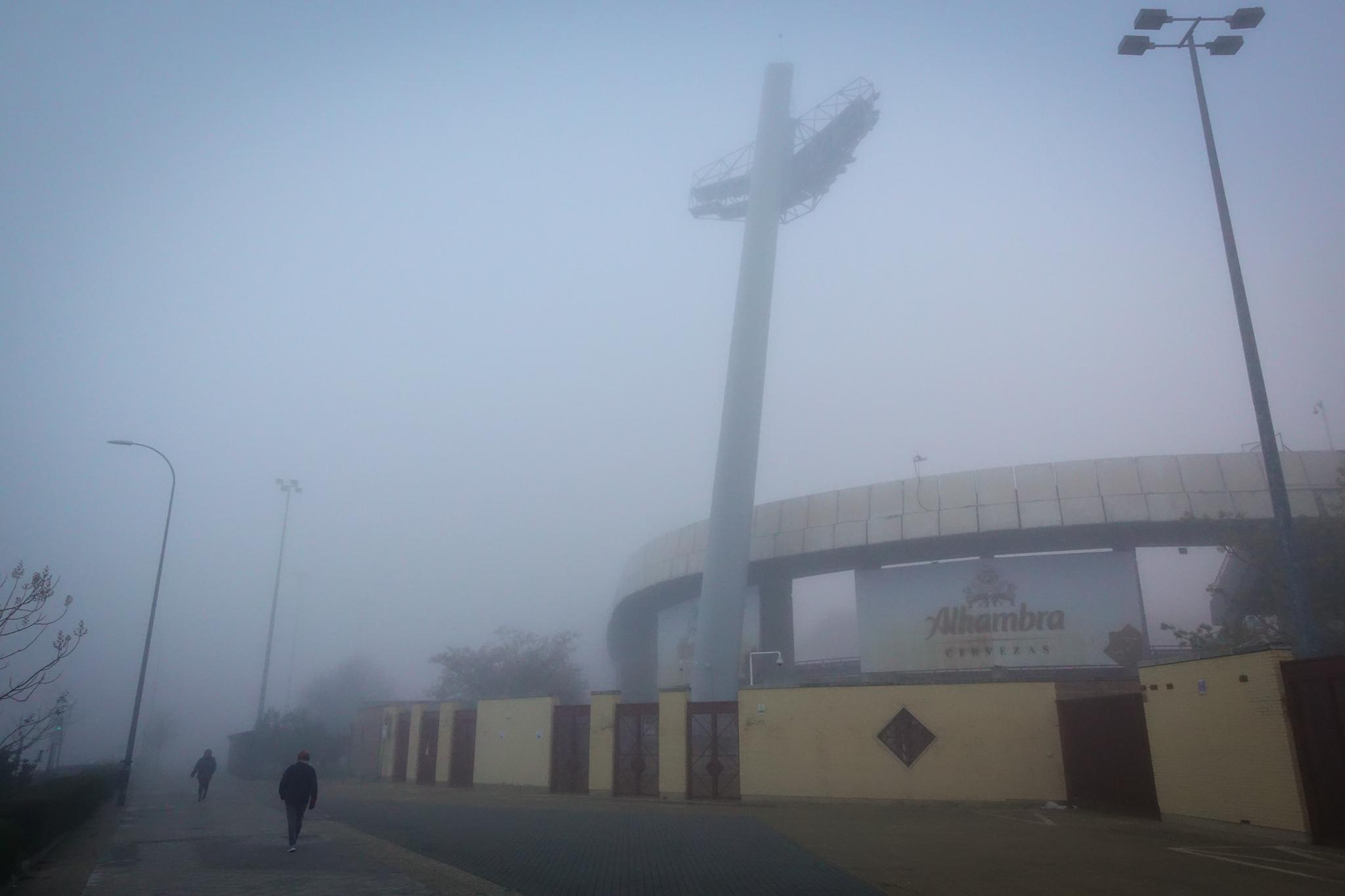 Las vacaciones escolares han permitido que no haya tráfico denso en la Circunvalación a pesar de la densa niebla que hay este lunes, 23 de diciembre de 2019, en la capital y el área metropolitana 