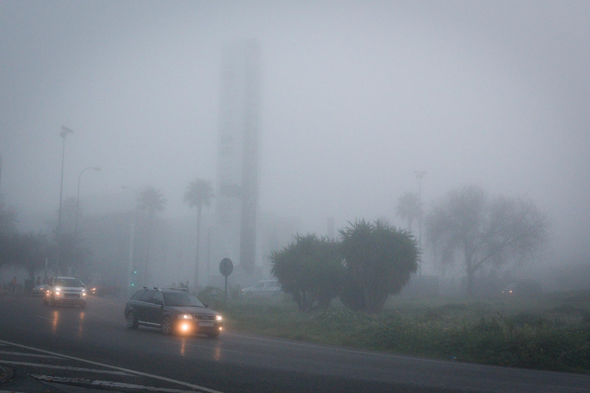 Las vacaciones escolares han permitido que no haya tráfico denso en la Circunvalación a pesar de la densa niebla que hay este lunes, 23 de diciembre de 2019, en la capital y el área metropolitana 