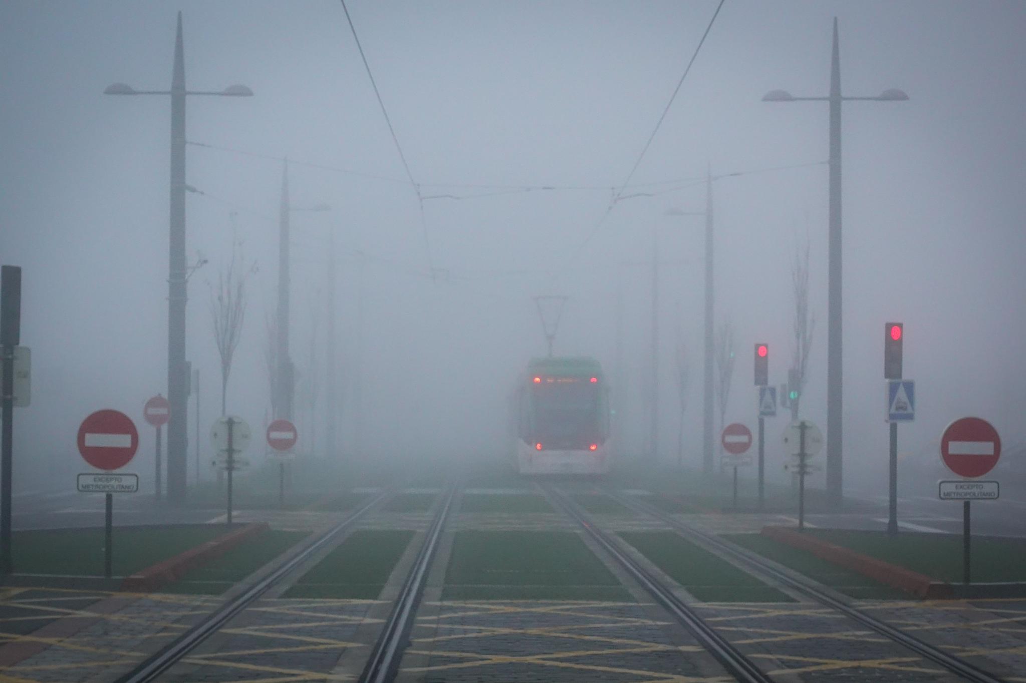 Las vacaciones escolares han permitido que no haya tráfico denso en la Circunvalación a pesar de la densa niebla que hay este lunes, 23 de diciembre de 2019, en la capital y el área metropolitana 
