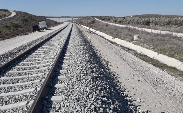 La Junta pide 30 millones por el tramo de vía para recuperar el tren regional a Sevilla