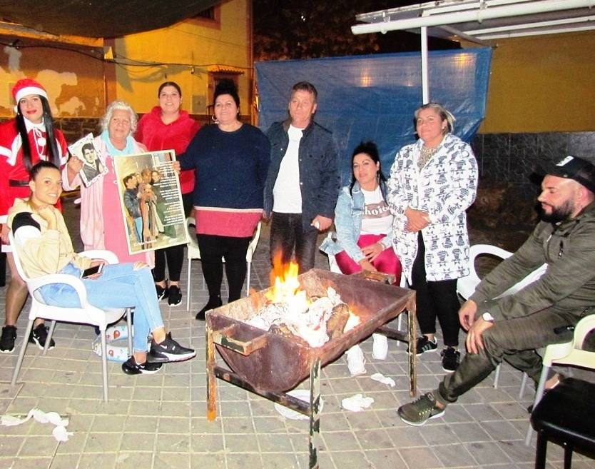 IDEAL pasa la noche en las calles del distrito, en las que hizo acto de presencia la alegría y la música