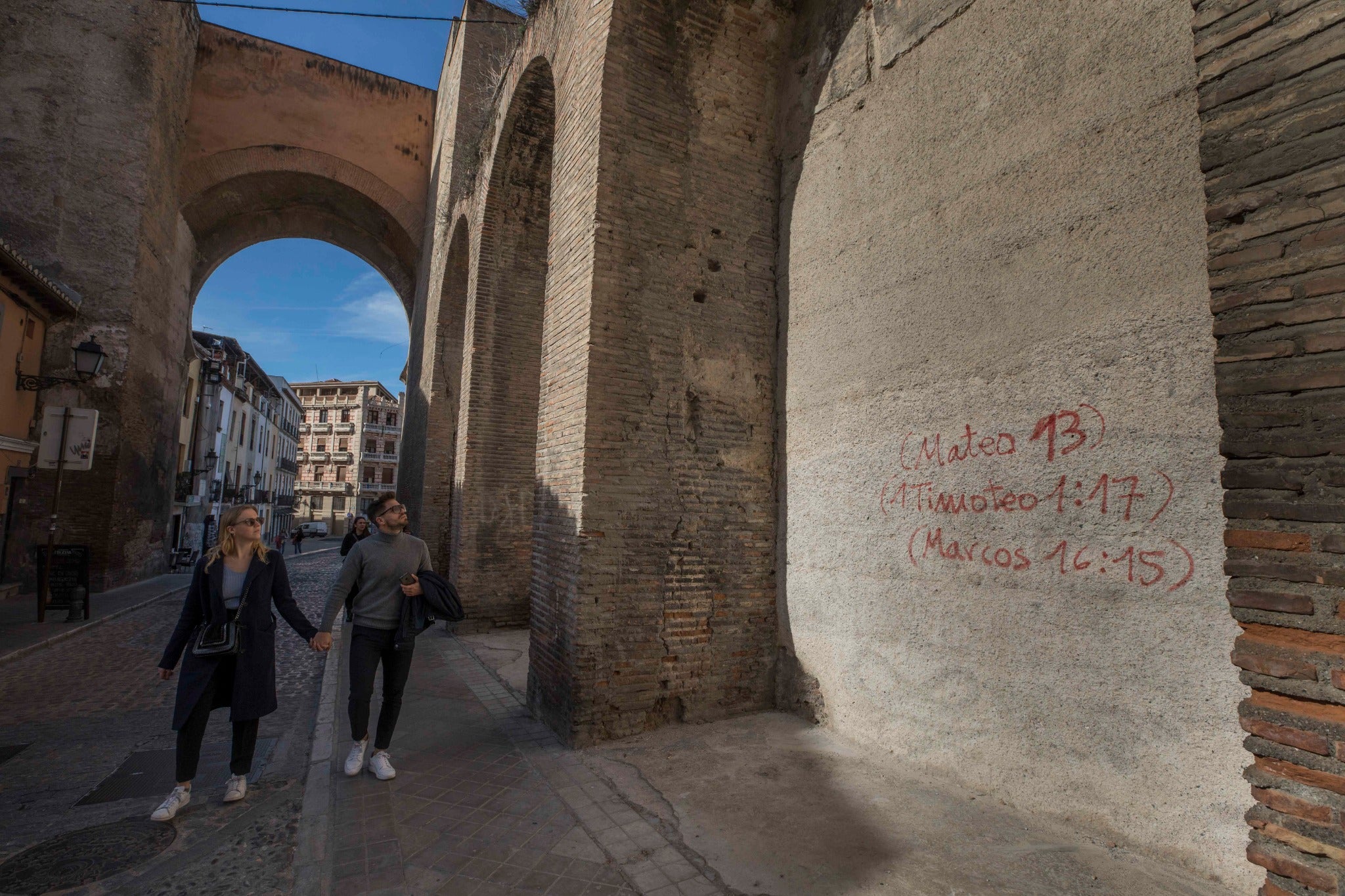 Según ha podido saber Ideal por fuentes policiales, el delincuente, que tiene 36 años y responde a las iniciales J.O.F., ha mancillado diferentes edificios pertenecientes al patrimonio histórico granadino