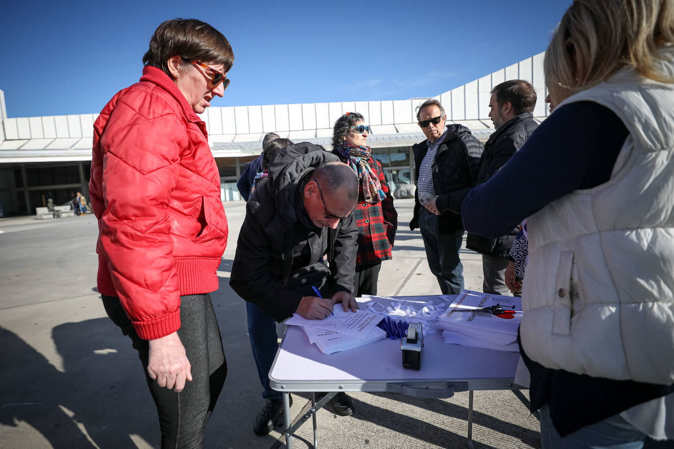 Cientos de granadinos se han reunido para exigir independiencia económica para la instalación científica 