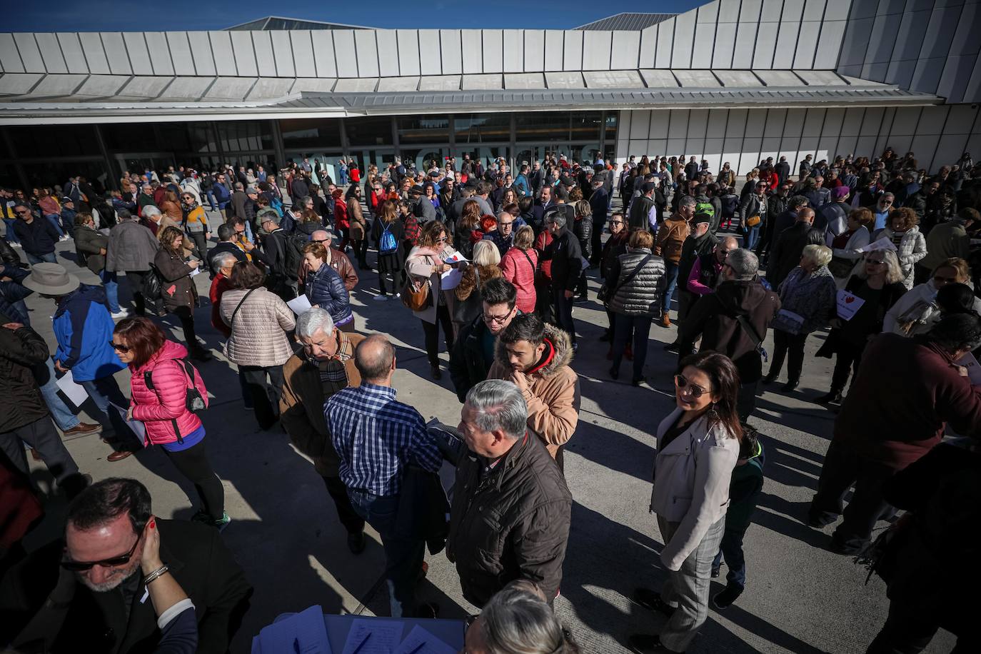 Cientos de granadinos se han reunido para exigir independiencia económica para la instalación científica 