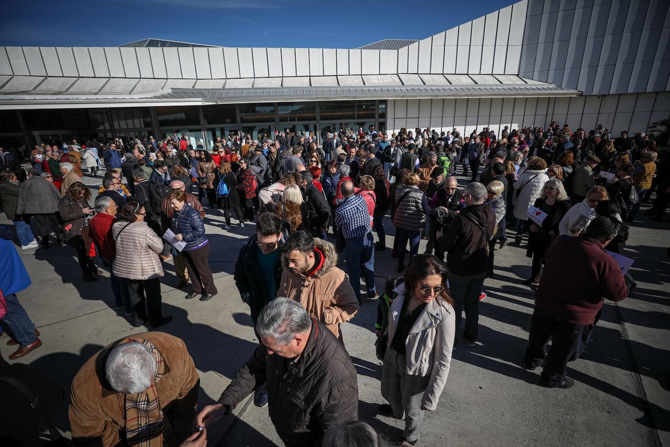 Cientos de granadinos se han reunido para exigir independiencia económica para la instalación científica 